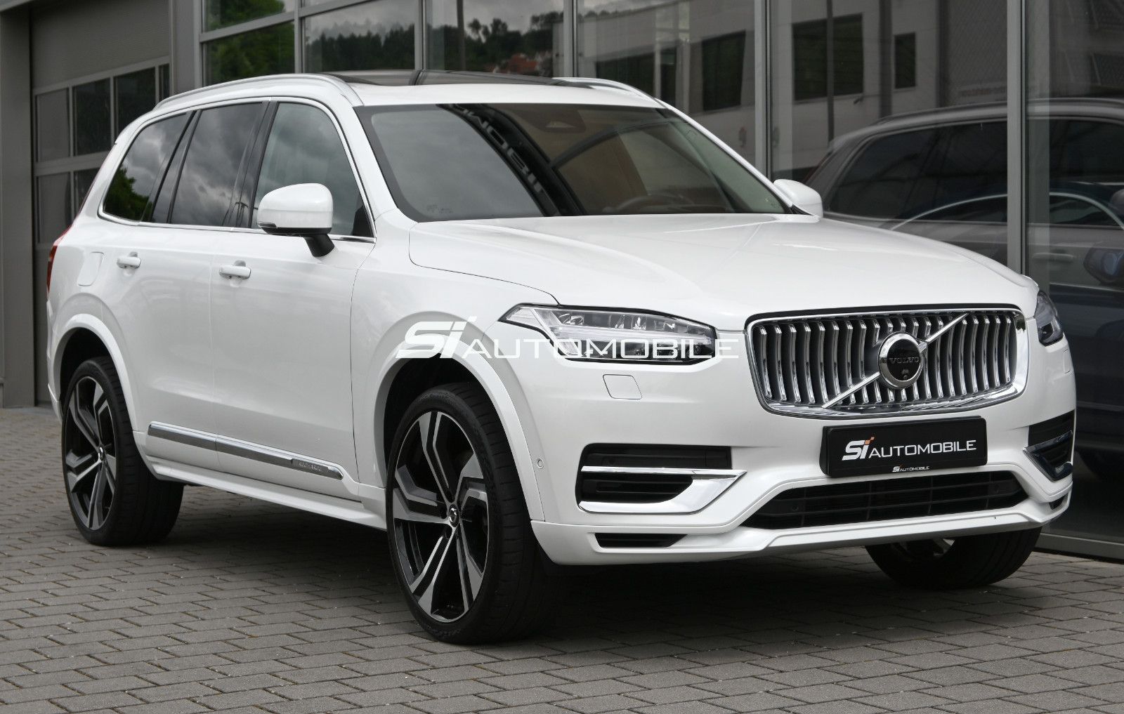 Fahrzeugabbildung Volvo XC90 T8 AWD Re Ultimate Bright °B&W°FOUR-C°VOLL!