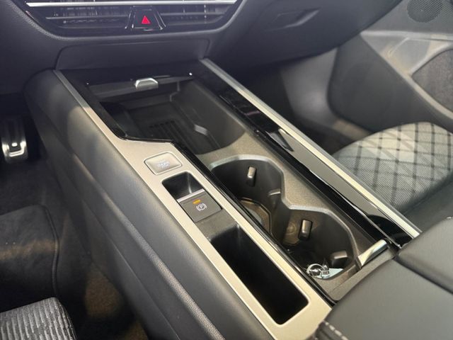 Passat R-Line 1,5 l eHybrid DSG AHK-klappbar Nav