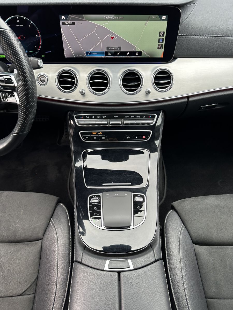 Fahrzeugabbildung Mercedes-Benz E 300d 4M T AMG-Line NAV+LED+360°+HUD+AHK+VC+ACC