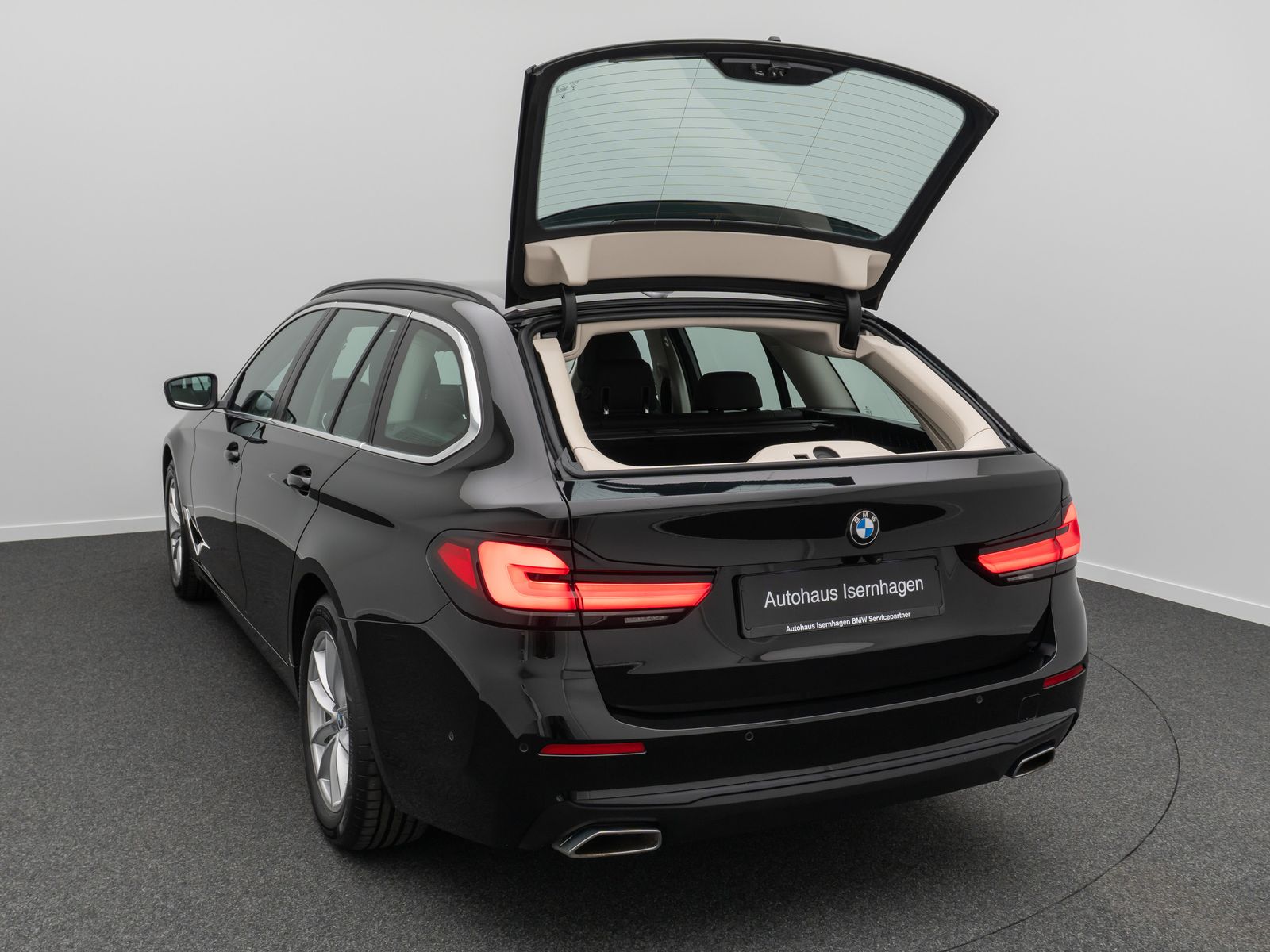 Fahrzeugabbildung BMW 520d Kamera HUD DAB Leder Alarm DisplayKey Sport