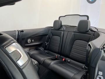 Fahrzeugabbildung Mercedes-Benz C 300 AMG Paket Kamera HUD DVD Burmester Voll