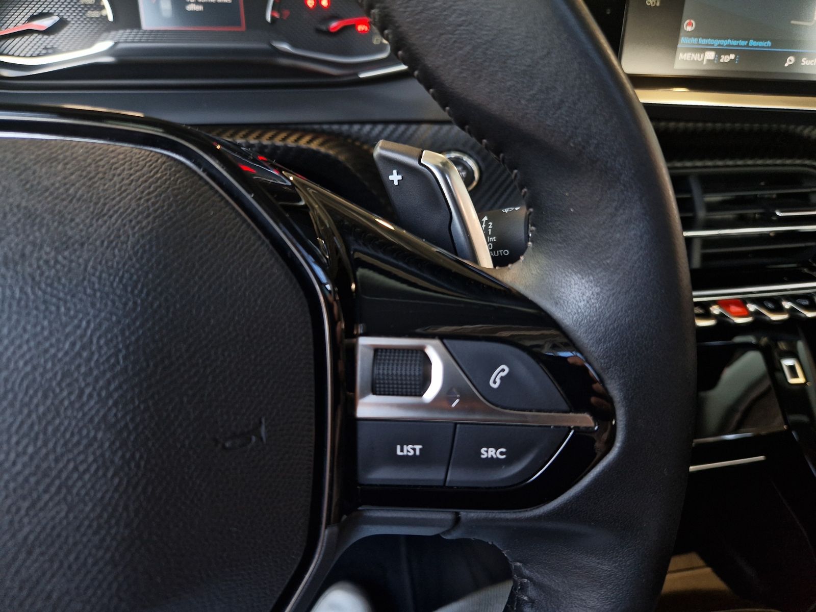 Fahrzeugabbildung Peugeot 2008 Allure PANO KLIMA LED NAVI ALU