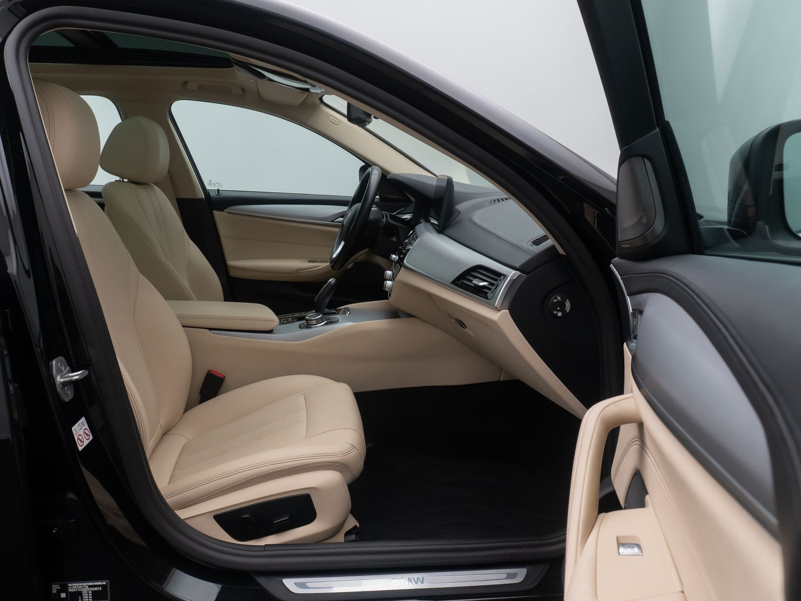 Fahrzeugabbildung BMW 520e Panorama 360°DAB H/K Leder AHK Sport 18Zoll