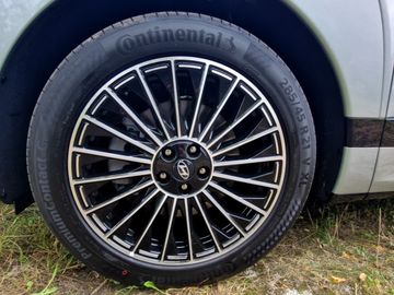 Hyundai IONIQ 9 UNIQ 4WD (307 PS)) 6-Sitzer Allrad