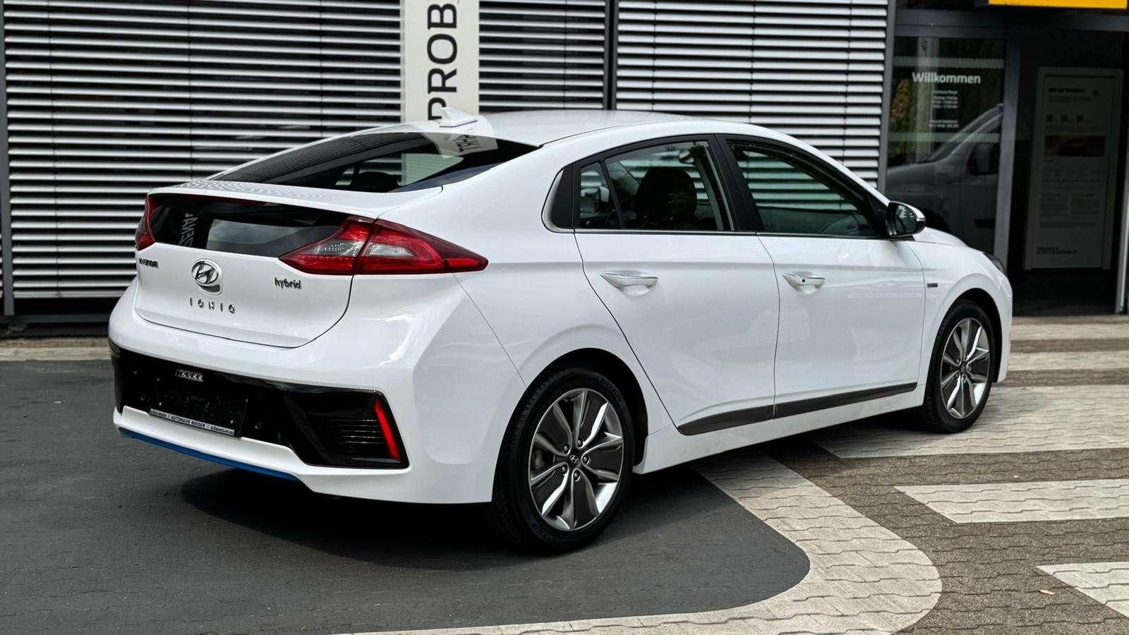 Fahrzeugabbildung Hyundai IONIQ Premium Hybrid