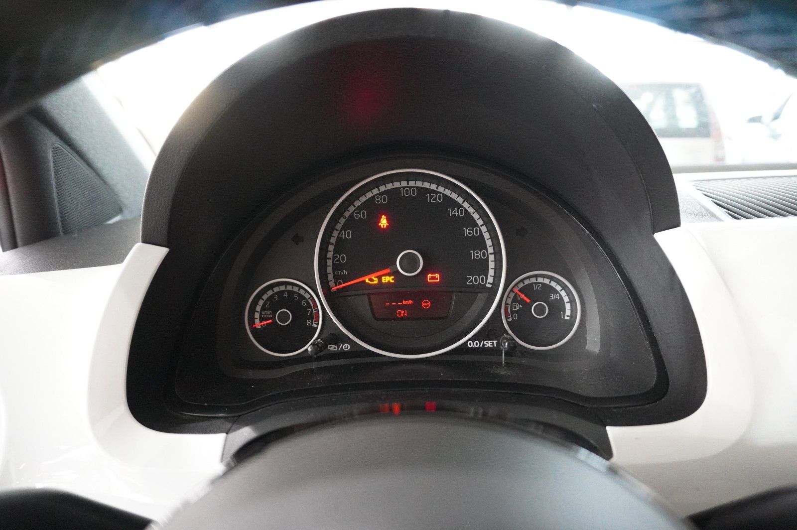 Fahrzeugabbildung Volkswagen up! 1.0 CLUB 5-TÜR NAVI/SPORT/PANO./SHZ/PDC/TEMP
