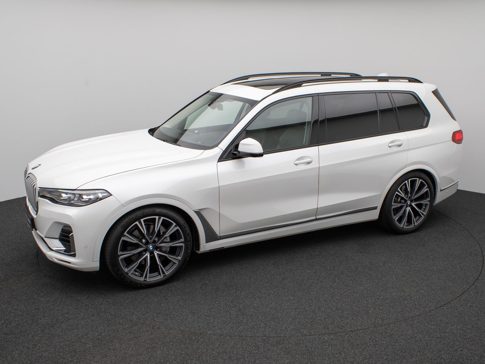 Fahrzeugabbildung BMW X7 xD40d  Panorama Kamera HUD DAB H/K SoftCl AHK