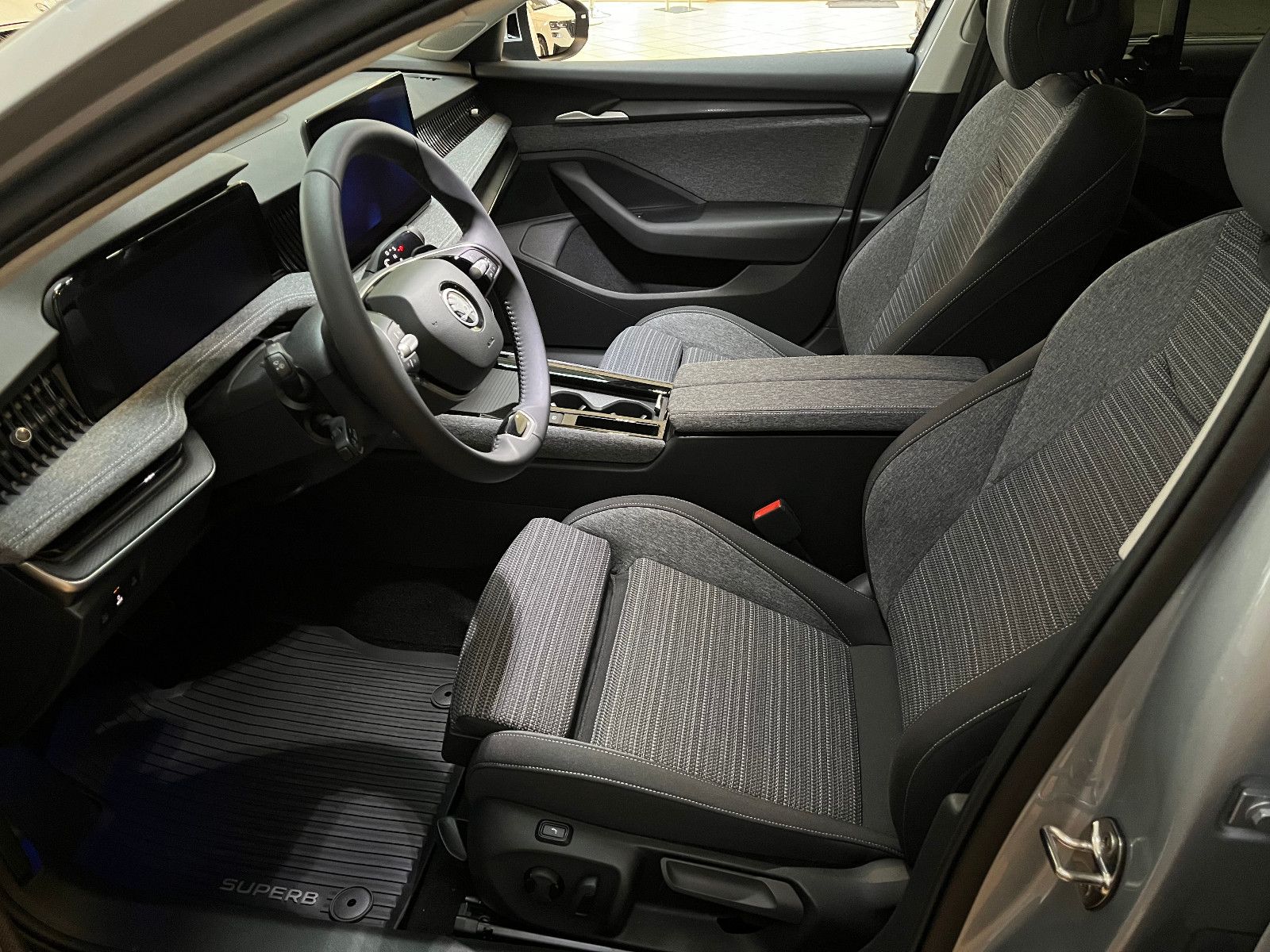 Superb Combi 2.0 TDI DSG ACC/Matrix/SHZ/Massage