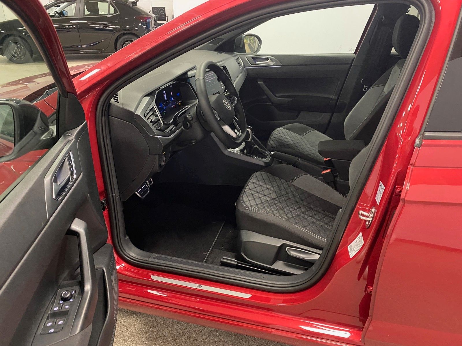 Fahrzeugabbildung Volkswagen Taigo 1.5 TSI DSG R-LINE+Black Style+ACC+Matrix+