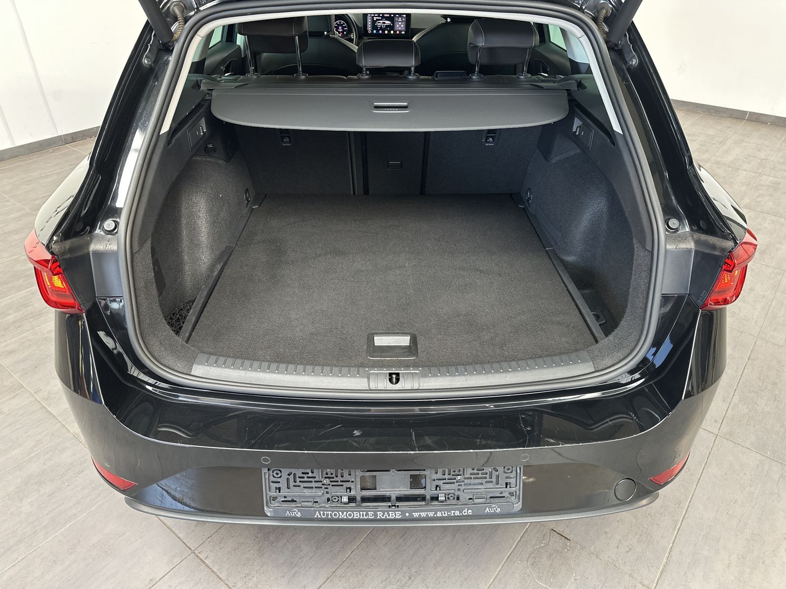 Fahrzeugabbildung SEAT Leon ST 2.0 TDI Xcellence DSG NAV+LED+ACC+KAMERA