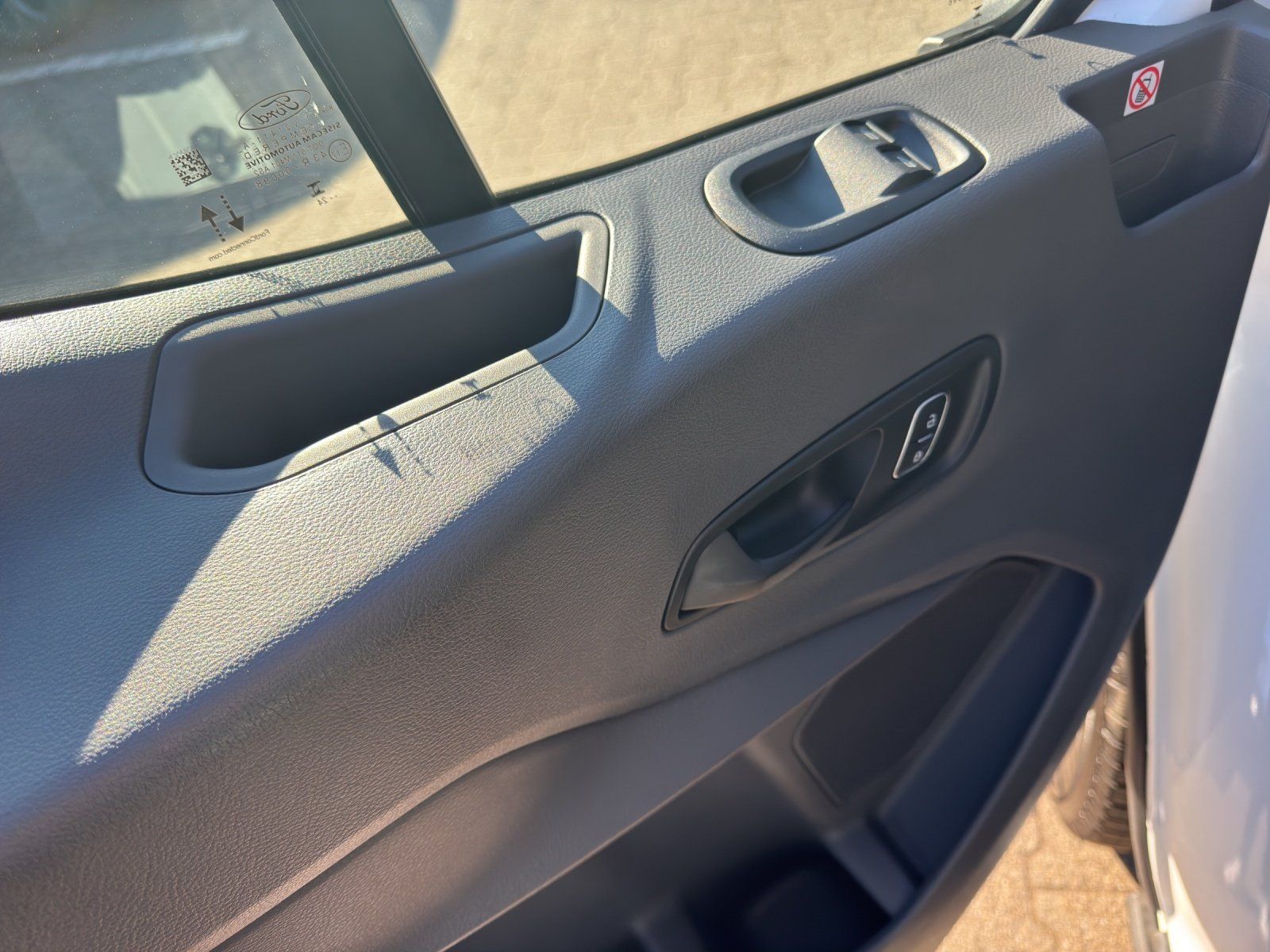 Fahrzeugabbildung Ford Transit Doka Pritsche 350 L3