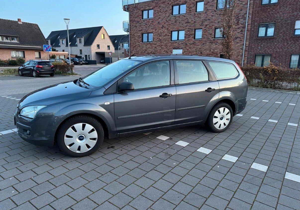Ford Focus 2006 — rear view