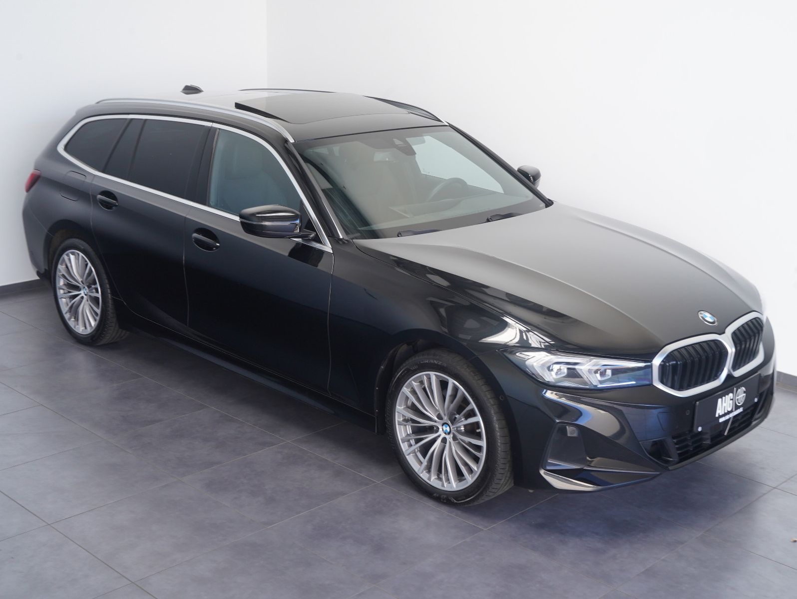 Fahrzeugabbildung BMW 320 d xDrive Touring LED/NAVI/ACC/PANORAMA