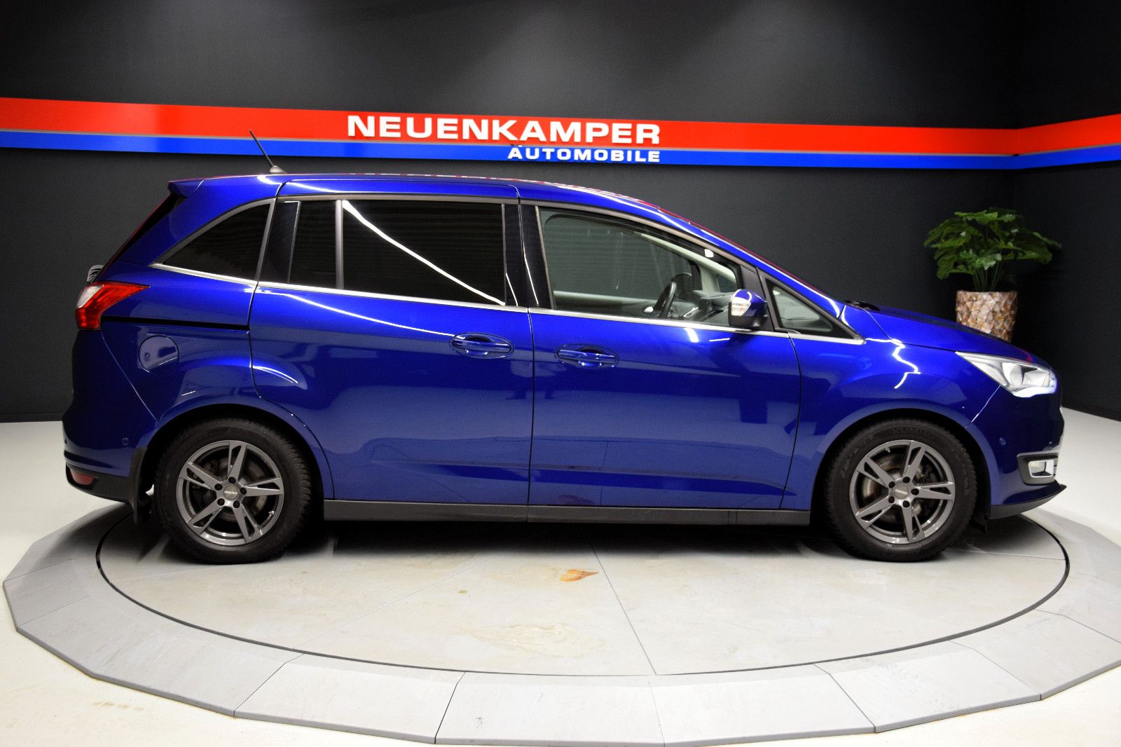 Fahrzeugabbildung Ford C-Max Titanium -defekte Kopfdichtung-Motor läuft