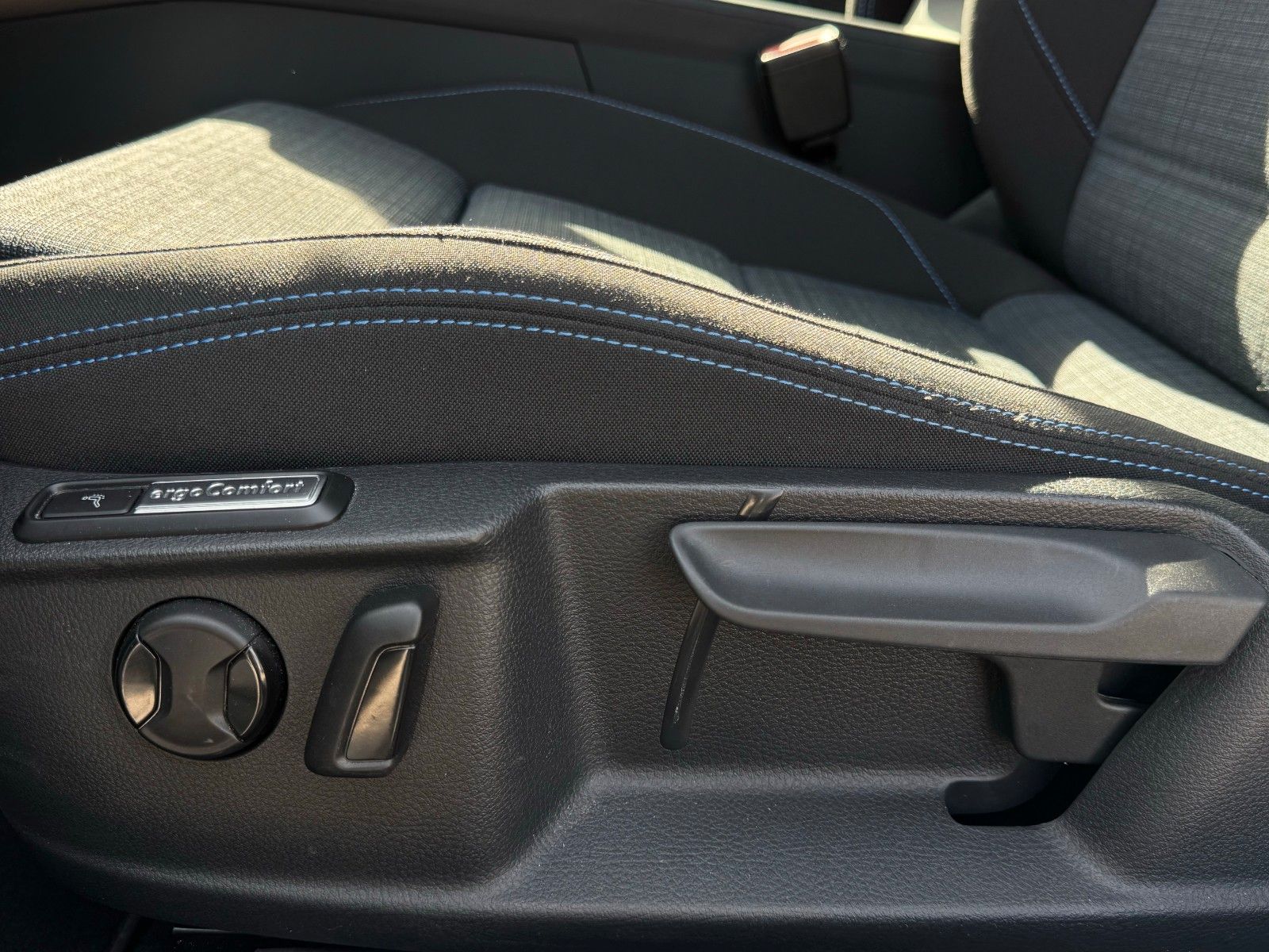 Fahrzeugabbildung Volkswagen Passat GTE Massage Kamera LED ACC SHZ