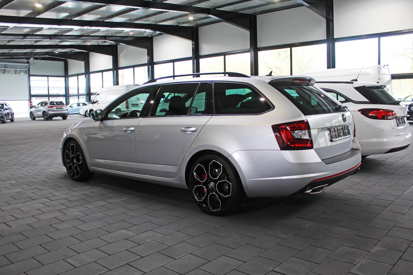 Skoda Octavia Combi 2.0 TSI RS (AHK, Business Paket)