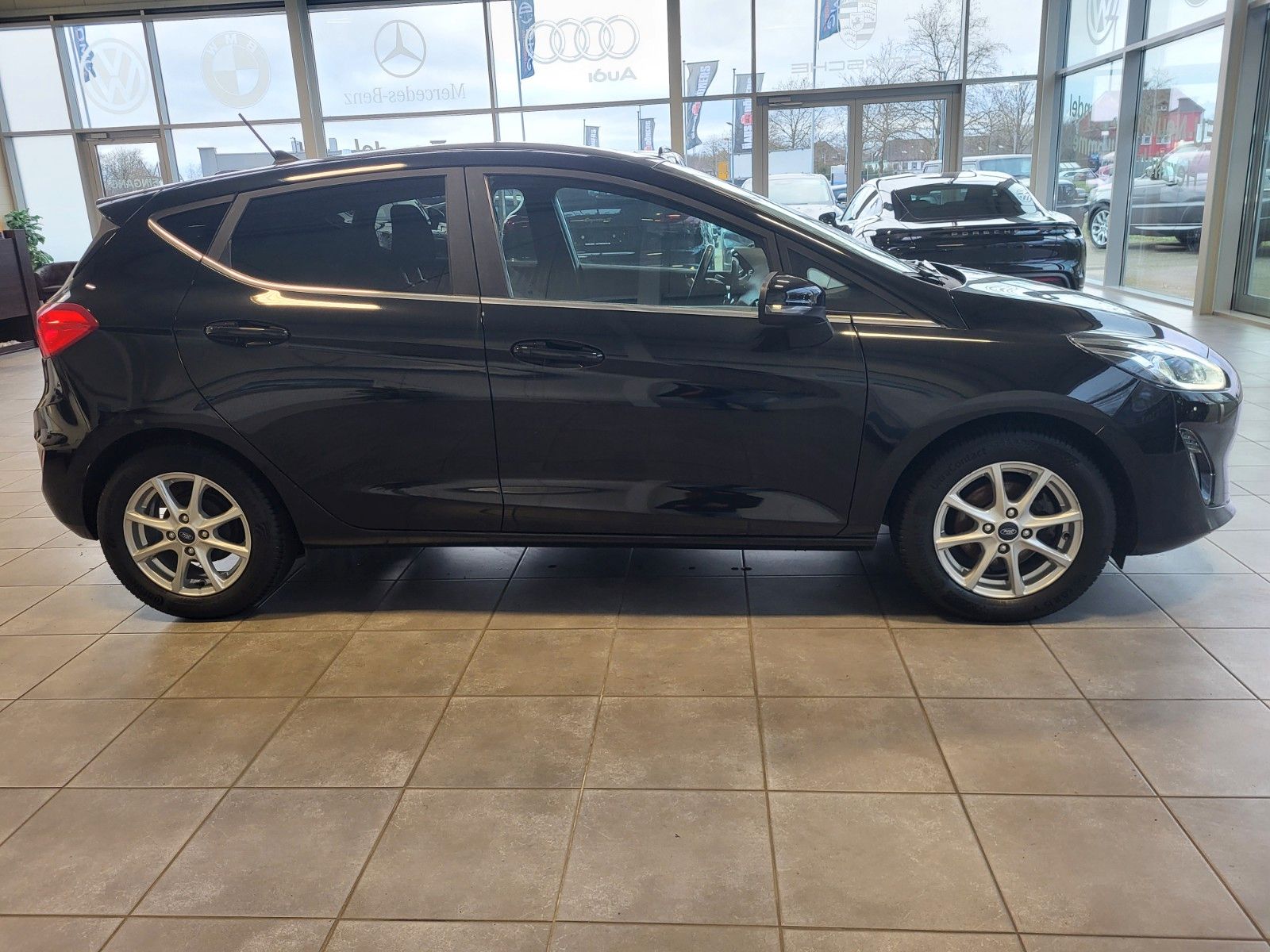 Fahrzeugabbildung Ford Fiesta Titanium/Winterpaket/LED/Sportsitze/PDC