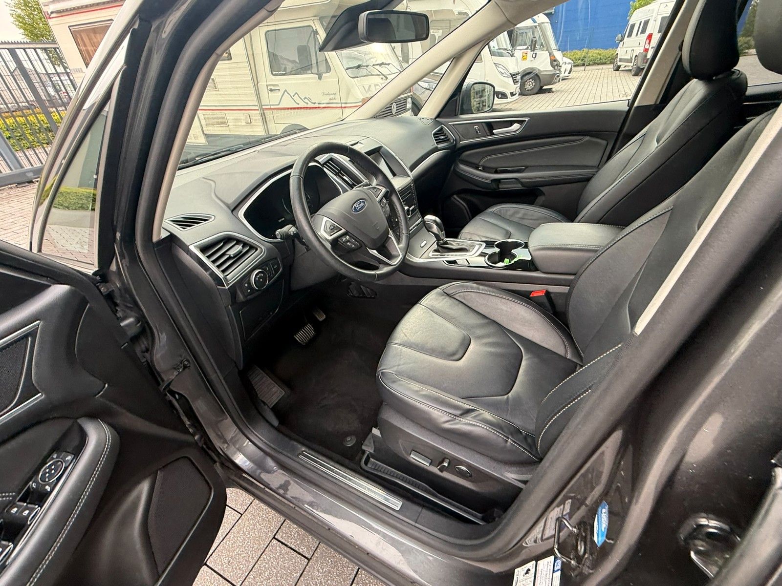 Fahrzeugabbildung Ford S-MAX Titanium 7 Sitzplätze