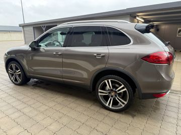 Porsche Cayenne - 8