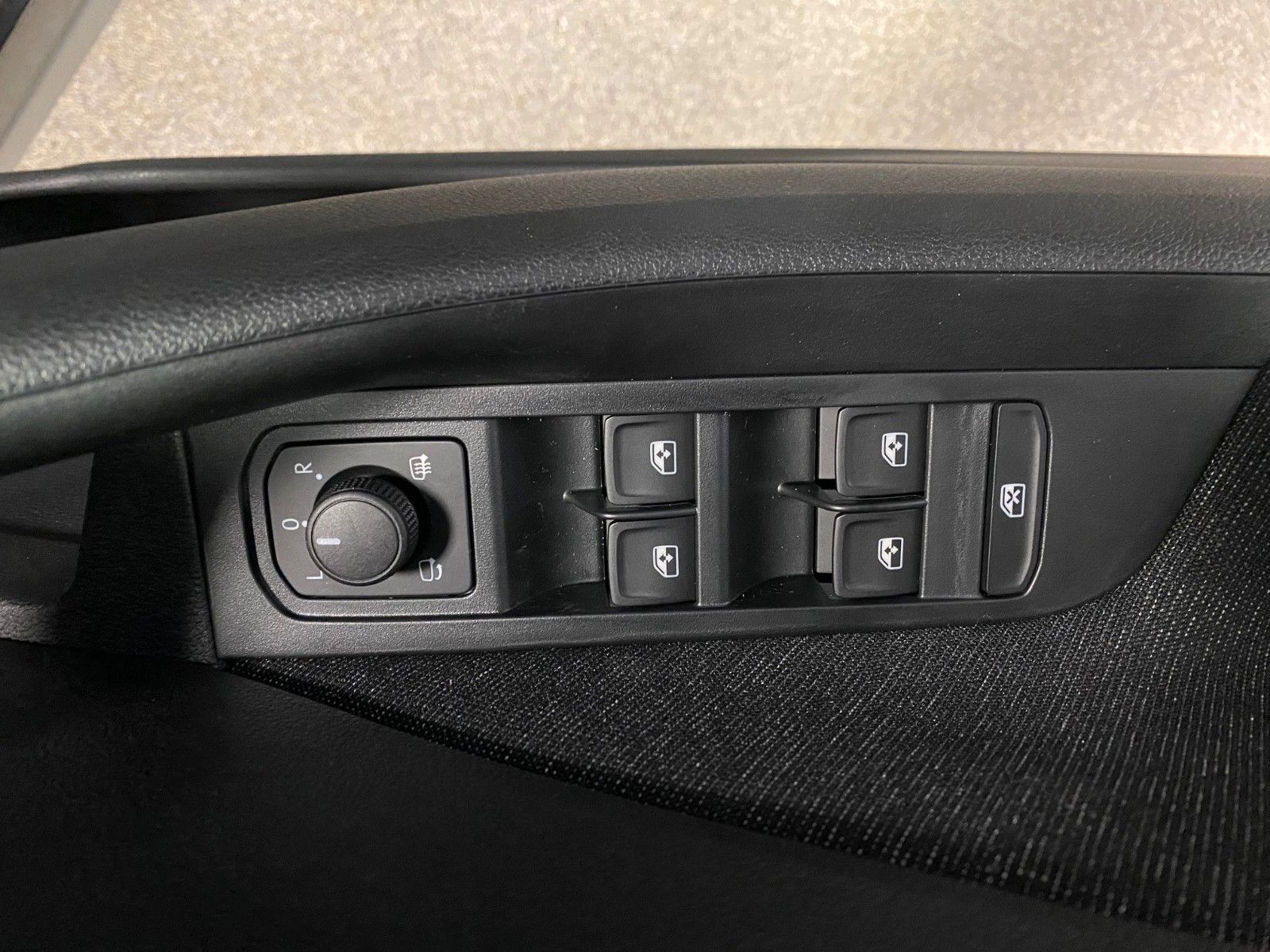 Fahrzeugabbildung SKODA Kamiq 1.0 TSI 85kW DSG Selection ACC+elek.Heck