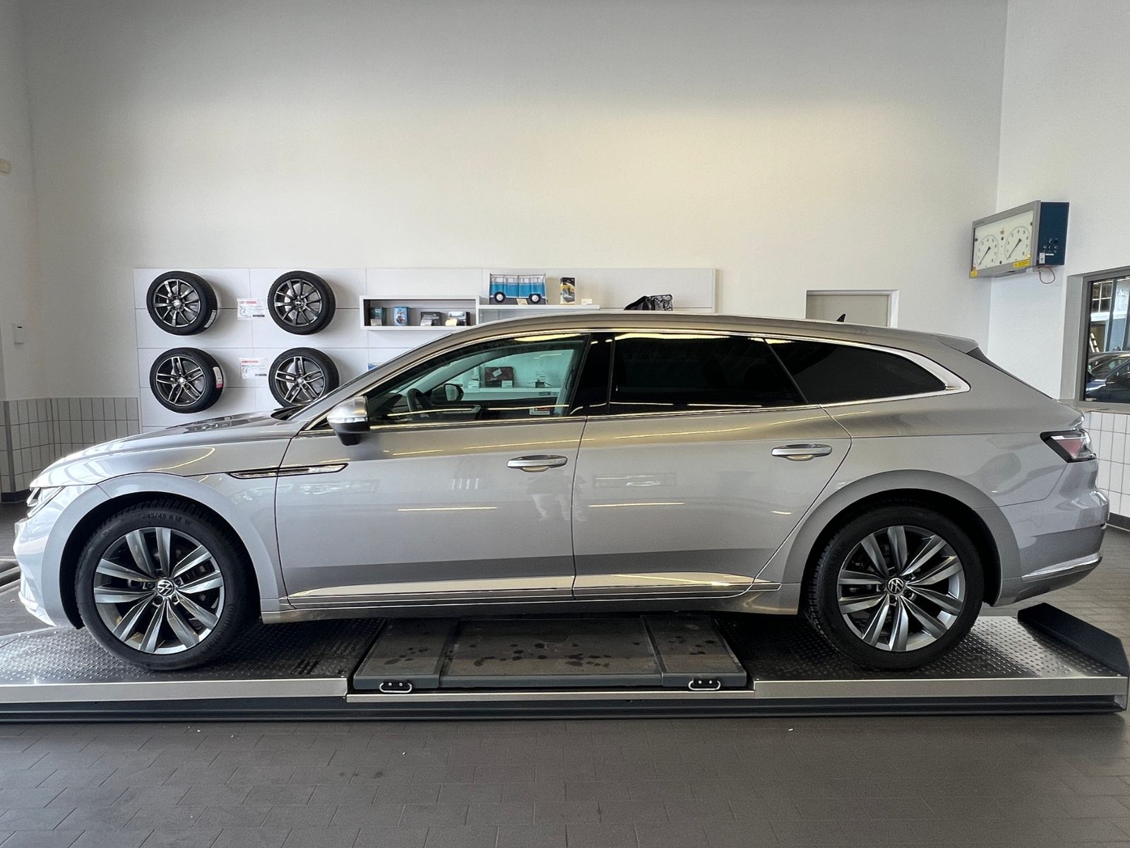 Fahrzeugabbildung Volkswagen Arteon Shooting Brake Elegance 2.0 TDI DSG *AHK,