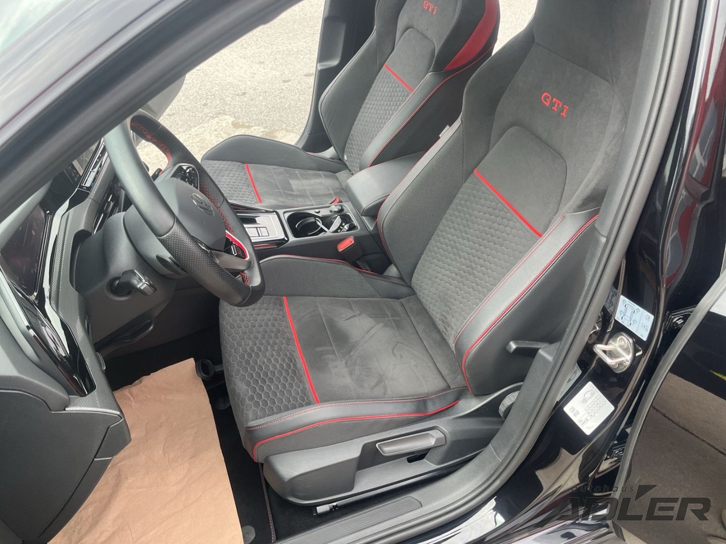 Volkswagen Golf VIII GTI Clubsport 2.0TSI PANO LHZ 8FACH AL foto 9