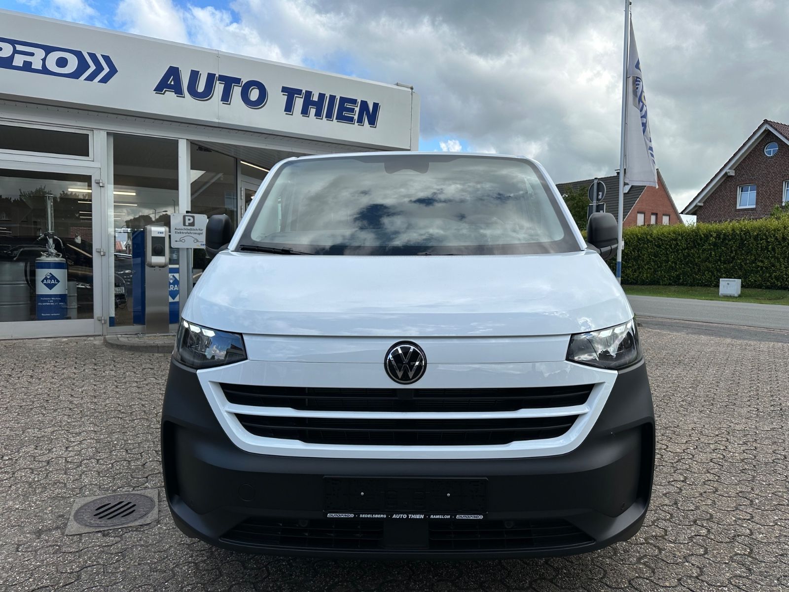 Fahrzeugabbildung Volkswagen T7 Transporter 2.0 TDI LR Navi/LED/GRA/Einparkh