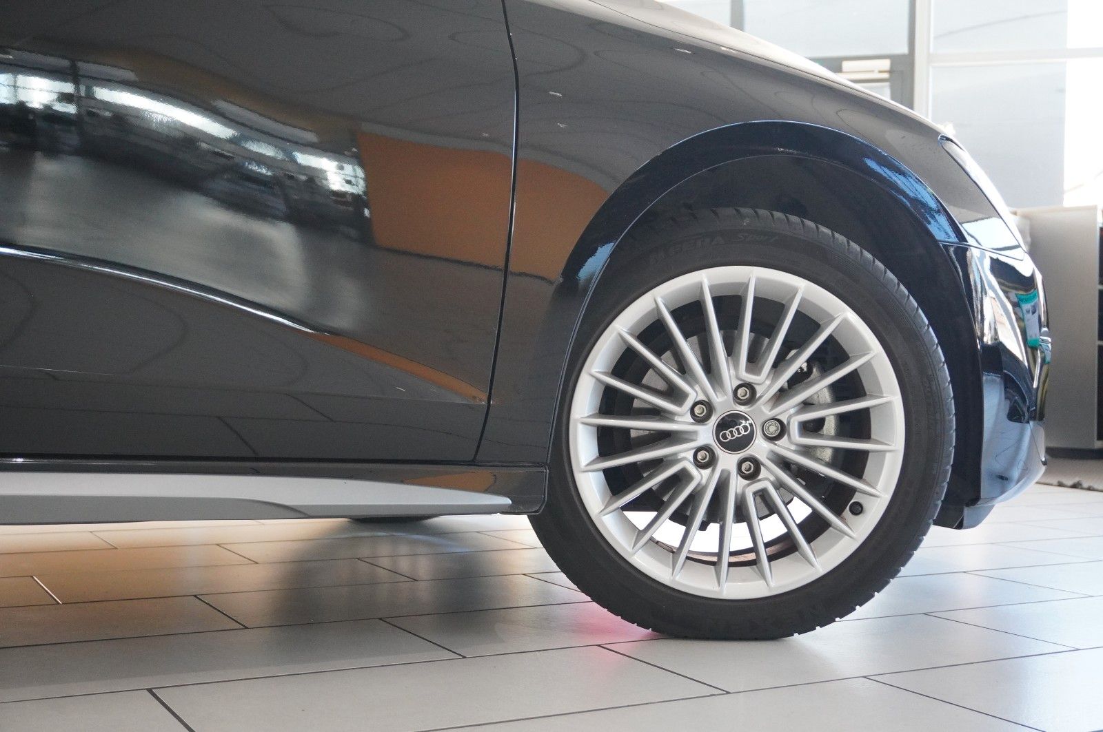 Fahrzeugabbildung Audi A3 Sportback 35 TFSI ADVANCED NAVI/LED/SPORT/DAB