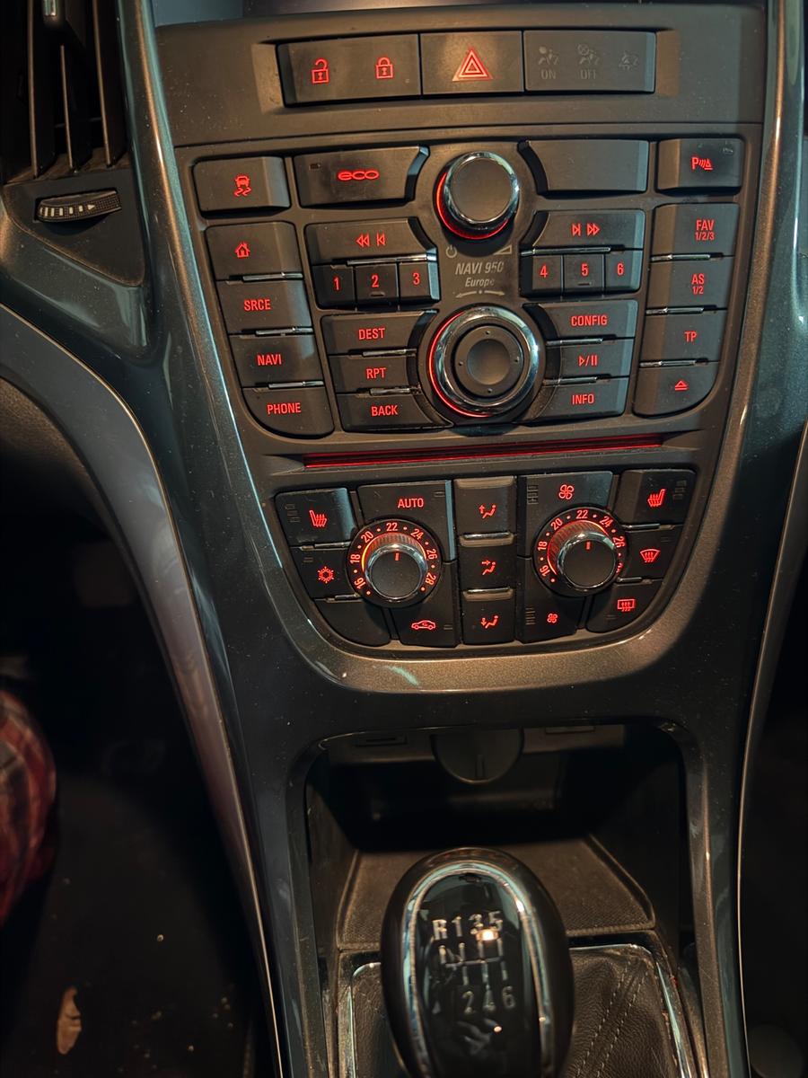 Opel Astra 2014 — photo 9