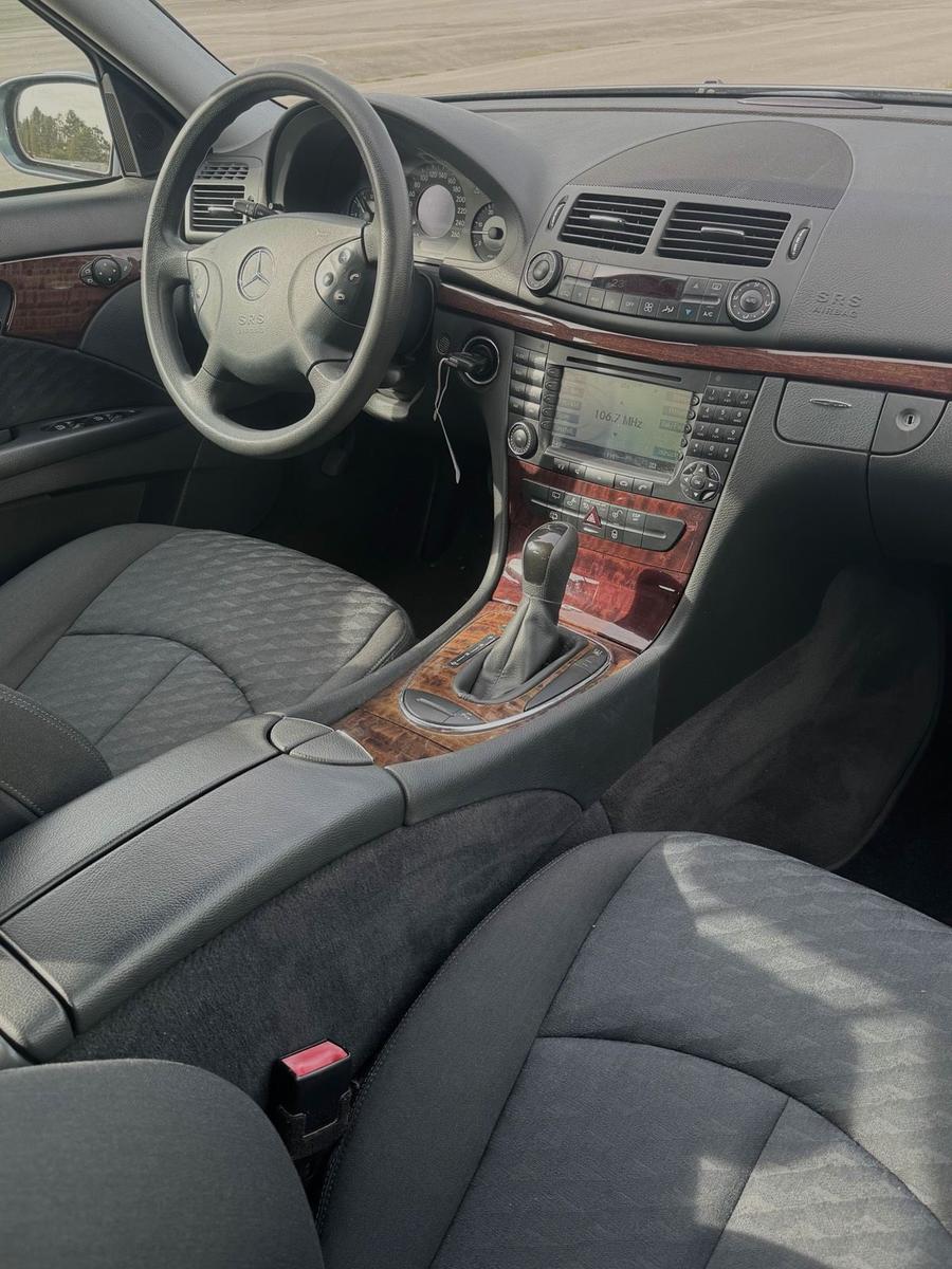 Mercedes-Benz E320 2006 — photo 7