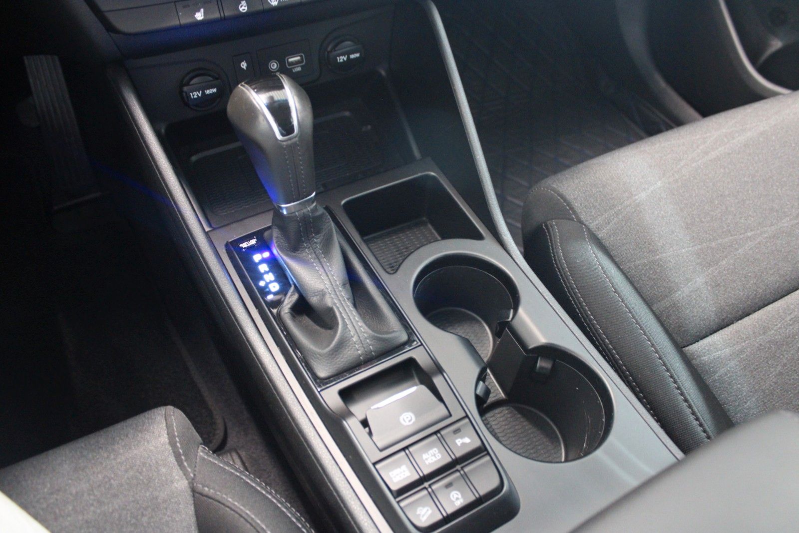Fahrzeugabbildung Hyundai TUCSON STYLE Aut. NAVI AHK LED SHZ CAM uvm.