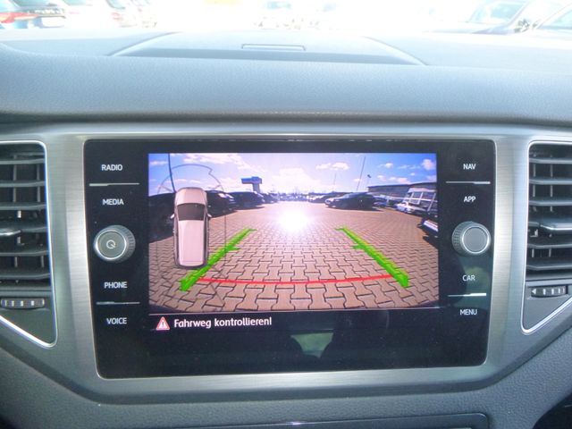 Fahrzeugabbildung Volkswagen Golf Sportsvan VII TSI >NAV/KAM/SHZ/PDC<