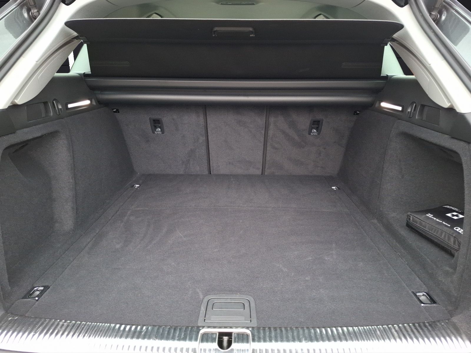 Fahrzeugabbildung Audi A4 Avant 40 TFSI S-tronic S-line LED AVC Navi