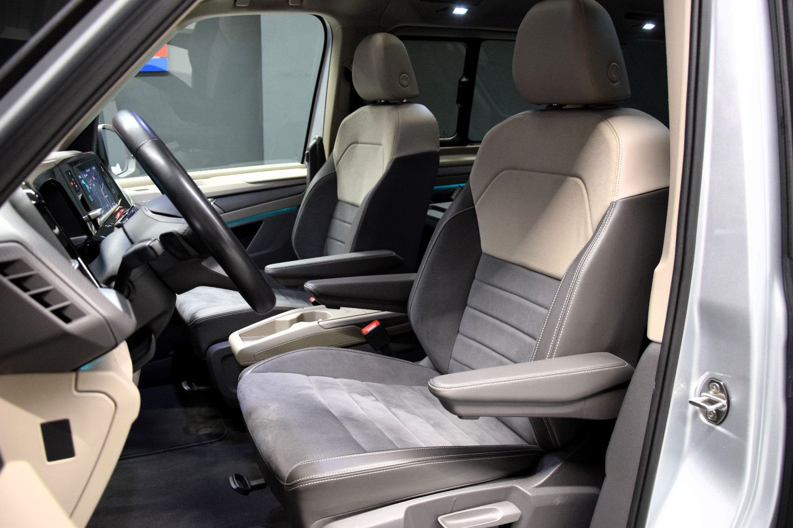 Fahrzeugabbildung Volkswagen T7 Multivan Style lang h/k ACC HuD Stndhz Matrix
