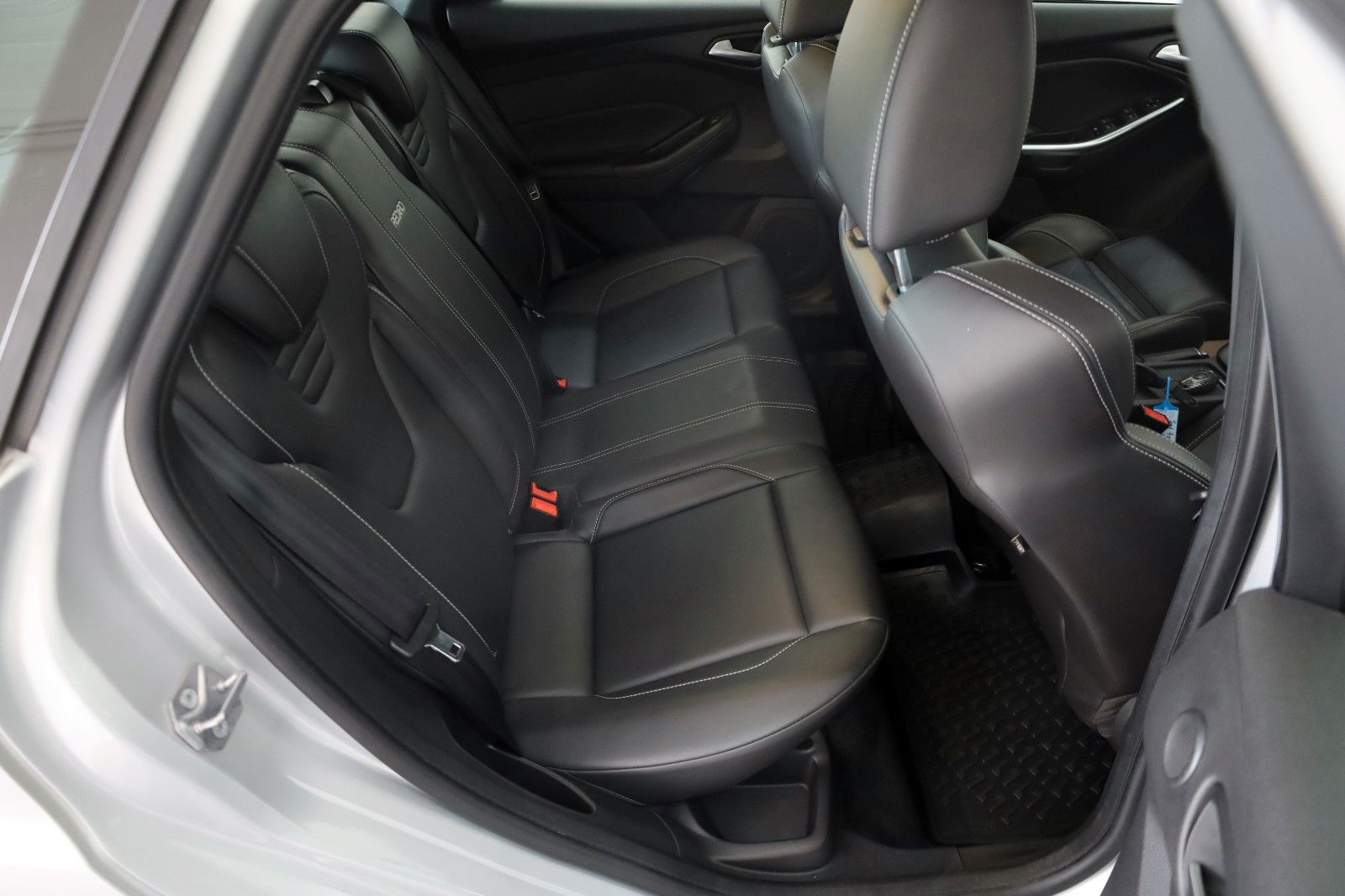 Fahrzeugabbildung Ford Focus Turnier ST Recaro,Leder,Navi,Xenon,Sony,SH