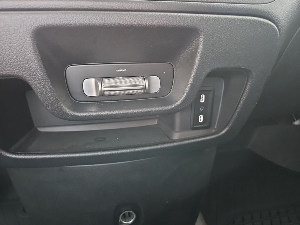 Fahrzeugabbildung Mercedes-Benz Vito 116 Kasten extralang MOPF2 Nav RFK 270° SHZ