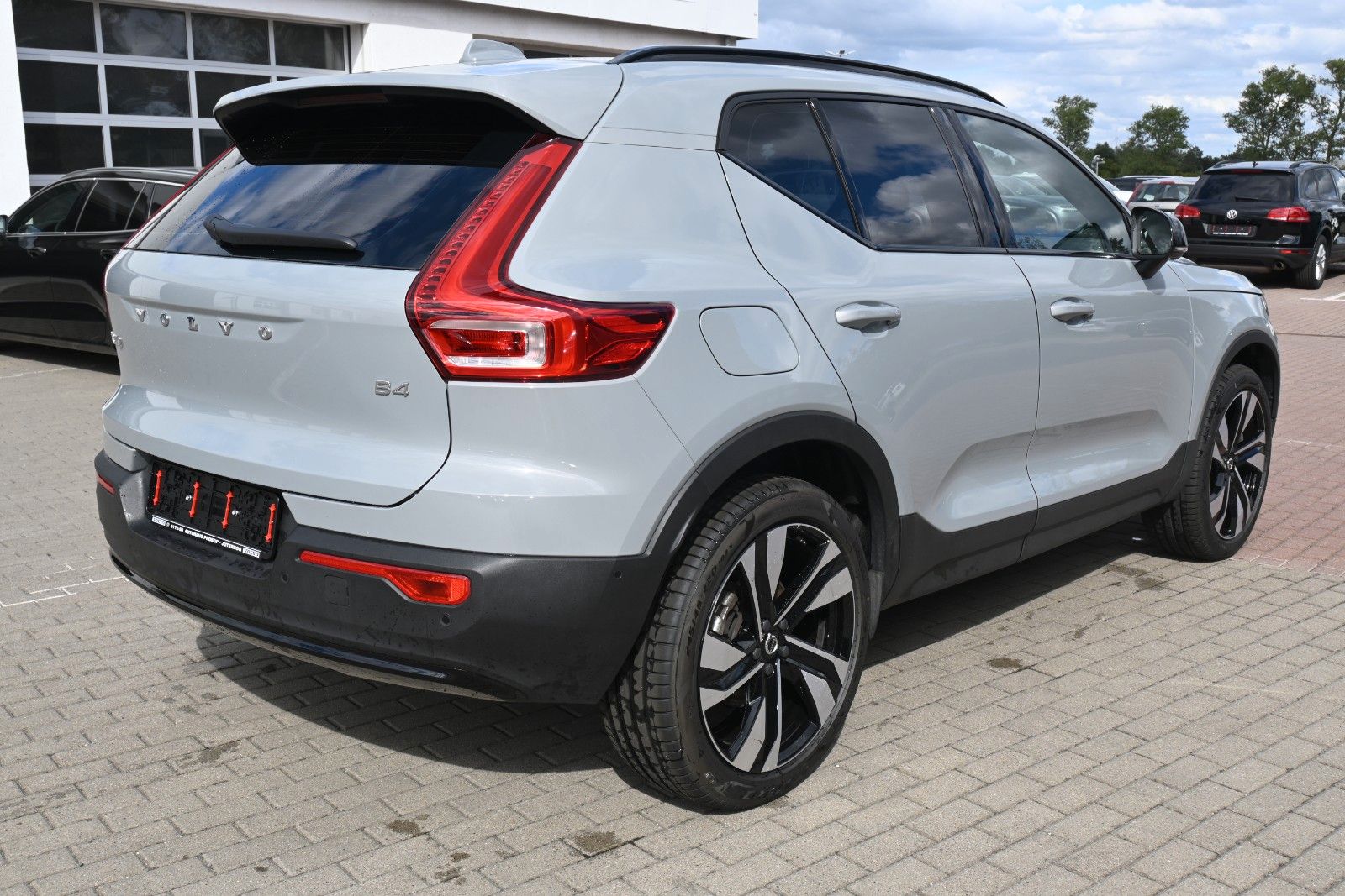 Fahrzeugabbildung Volvo XC40 B4 DKG Dark*PANO*STDHZG*360°*ACC*AHK*VOLL *