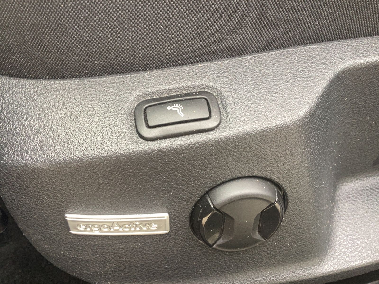 Fahrzeugabbildung Volkswagen Golf VII Variant TDI Highl. DSG LED FAP+ DAB Nav