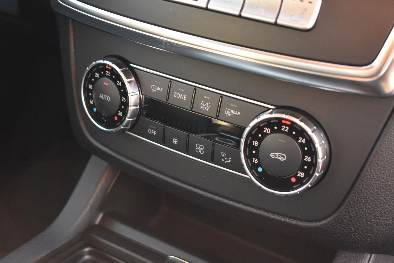 Fahrzeugabbildung Mercedes-Benz ML 350 CDI BlueTec AHK GSD Intel.Light.Sys.Onlin