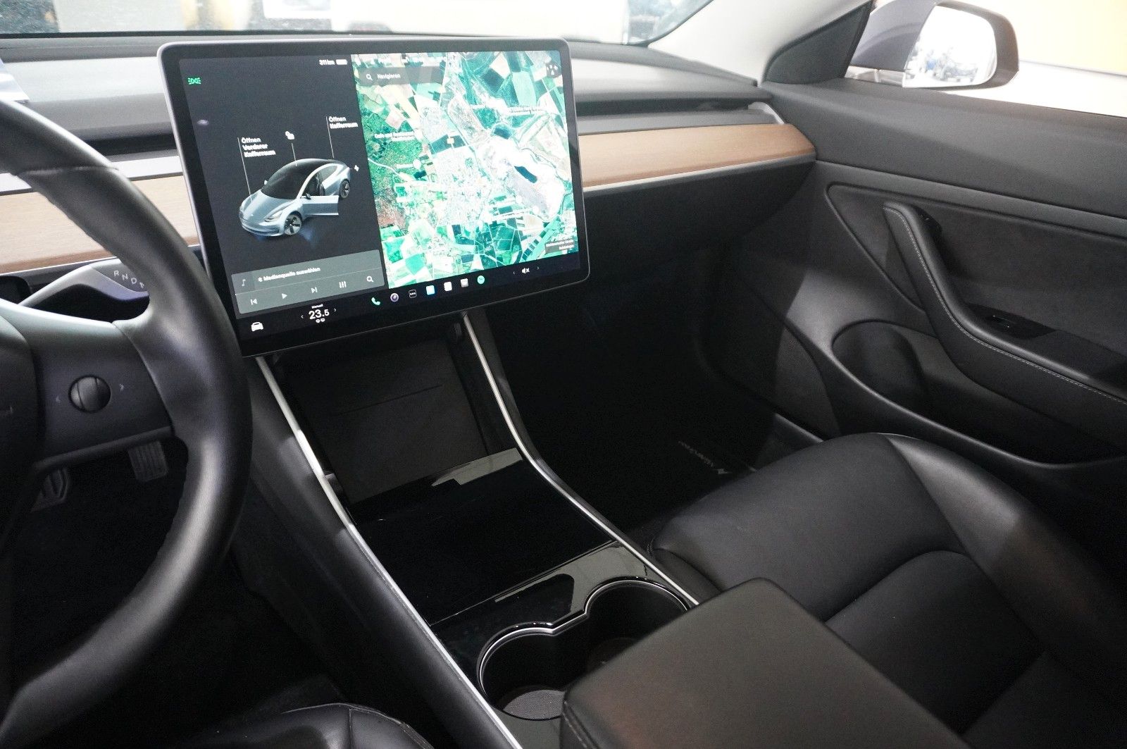 Fahrzeugabbildung Tesla Model 3 Standard Range Plus NAVI/KAMERA/AHK/FSD
