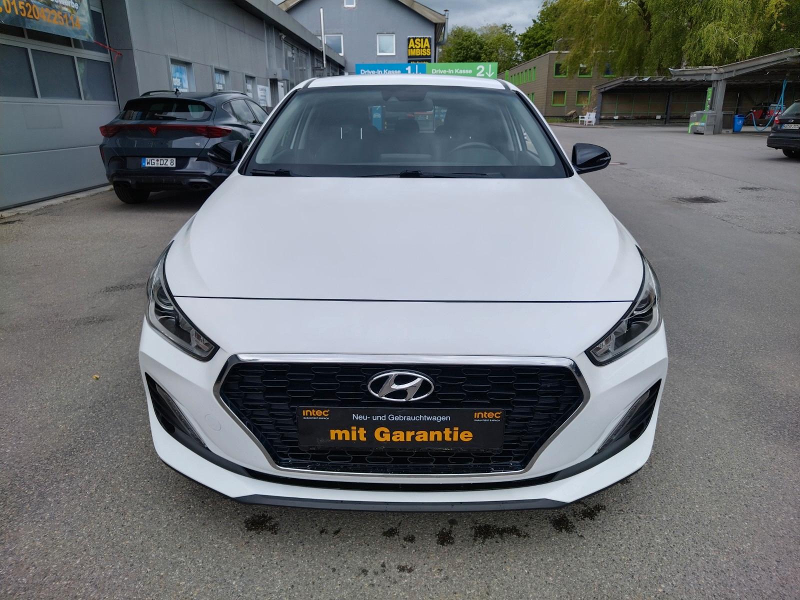 Hyundai i30 YES!+80000km+TÜV/NEU+GARANTIE+NAVI+CAM+SHZ