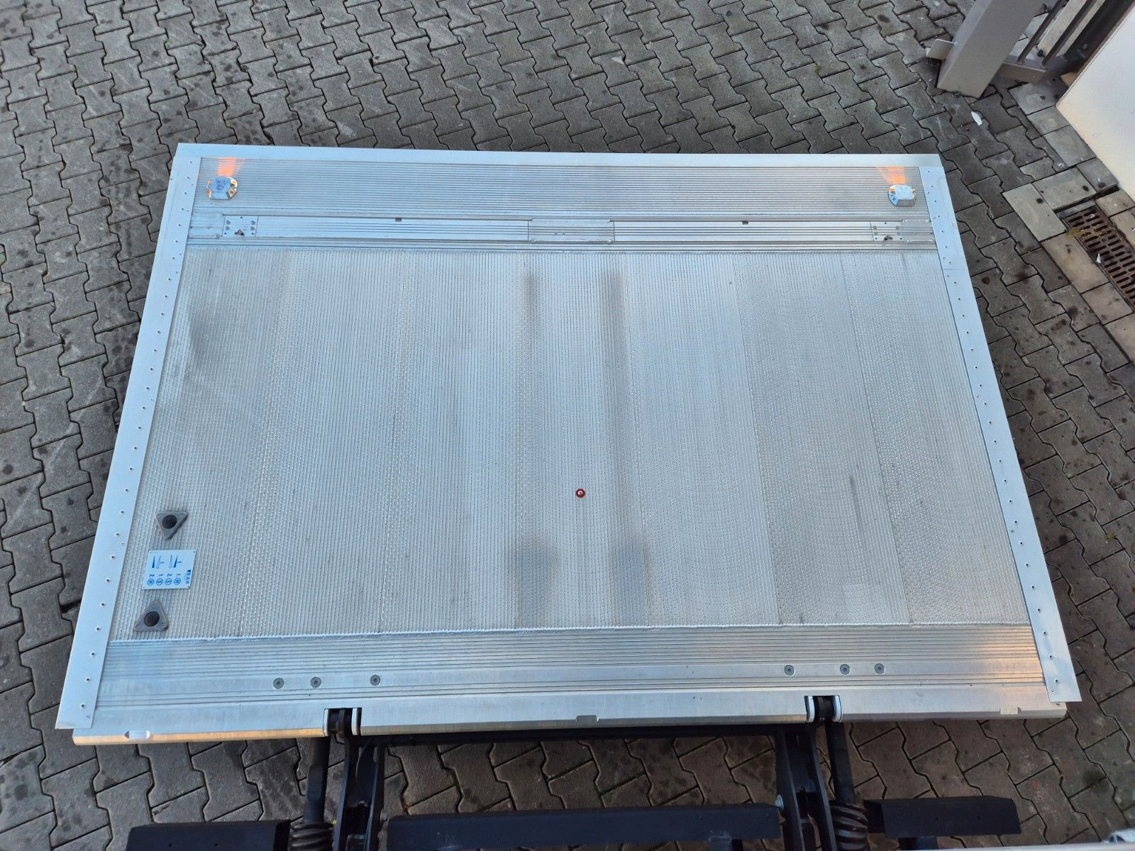 Fahrzeugabbildung Iveco Eurocargo ML160E28/P Carrier Supra 1250 LBW Tür