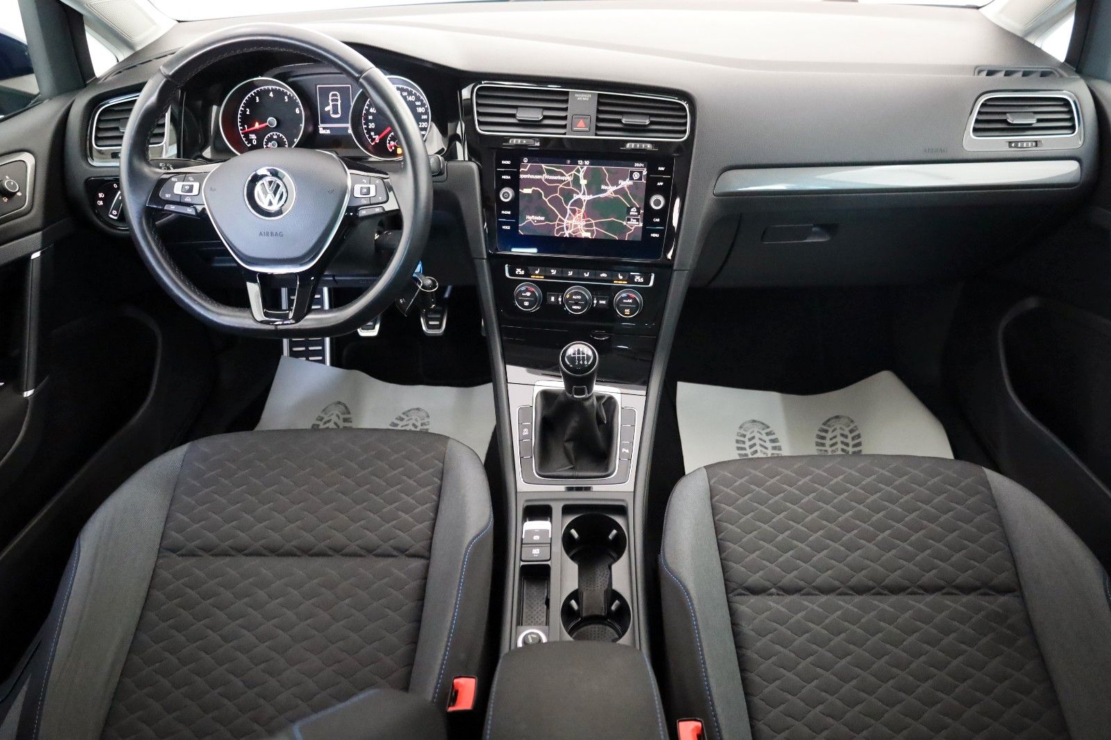 Fahrzeugabbildung Volkswagen Golf VII Lim. Join Navi,SH,ACC,PDC,Allwetter