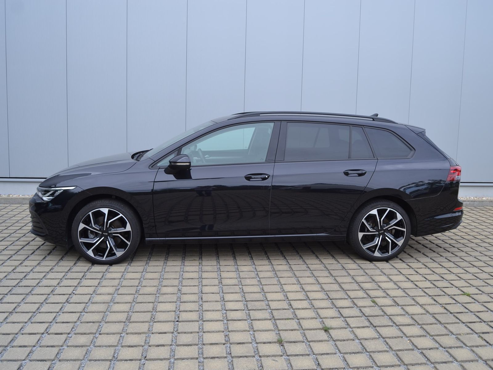 Golf VIII Variant 2.0 TDI 150 PS DSG Life 18-ZOL