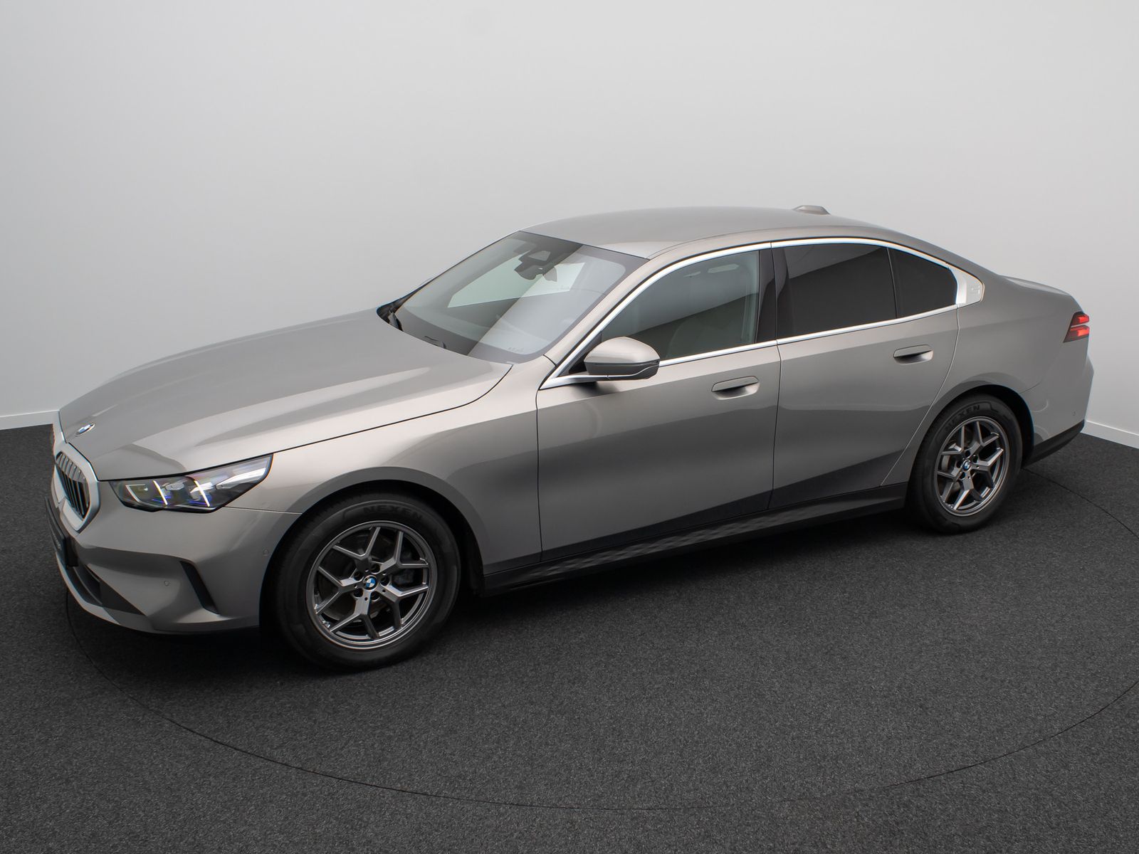 Fahrzeugabbildung BMW 520d Kamera DAB Leder DrivAss Alarm Sport 18Zoll