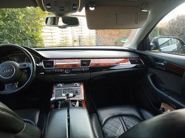Audi A8 - 5