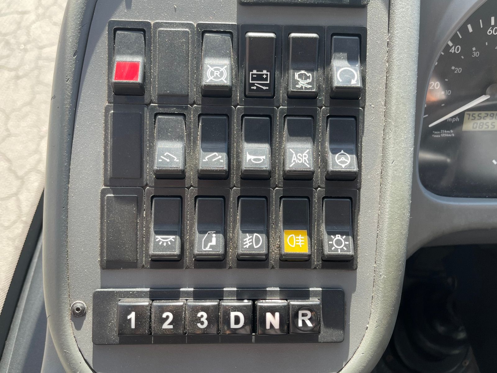 VANHOOL  2013 - Image 14 of 32