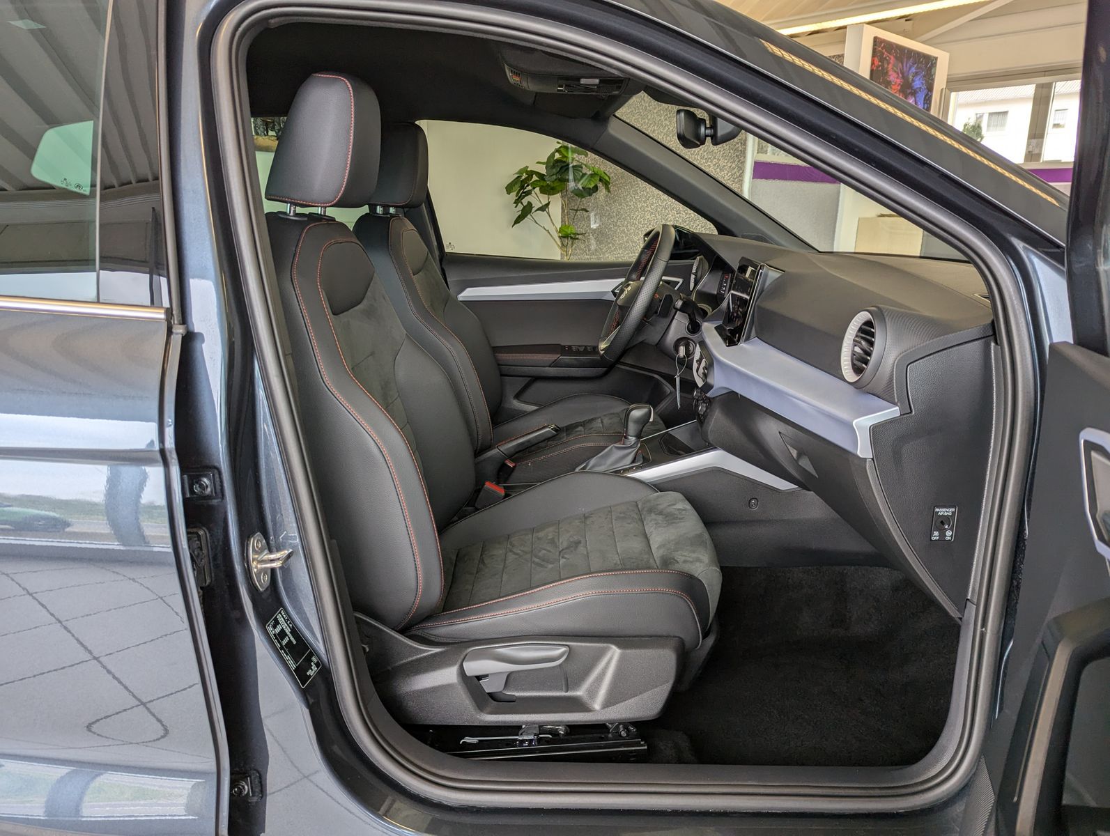 Fahrzeugabbildung SEAT Arona 1.0 TSI FR DSG LED Dinamica ACC AHK Kamera