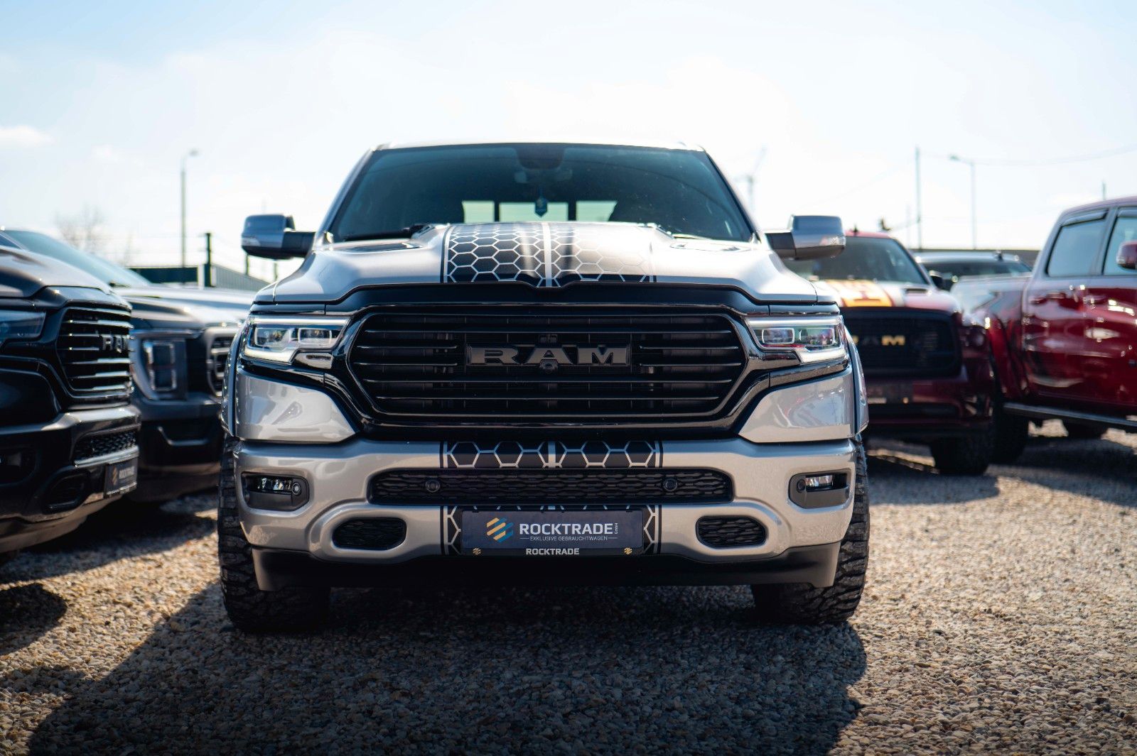 Fahrzeugabbildung Dodge RAM 5.7 V8 HEMI 4x4 Offroad Night Limited 19%