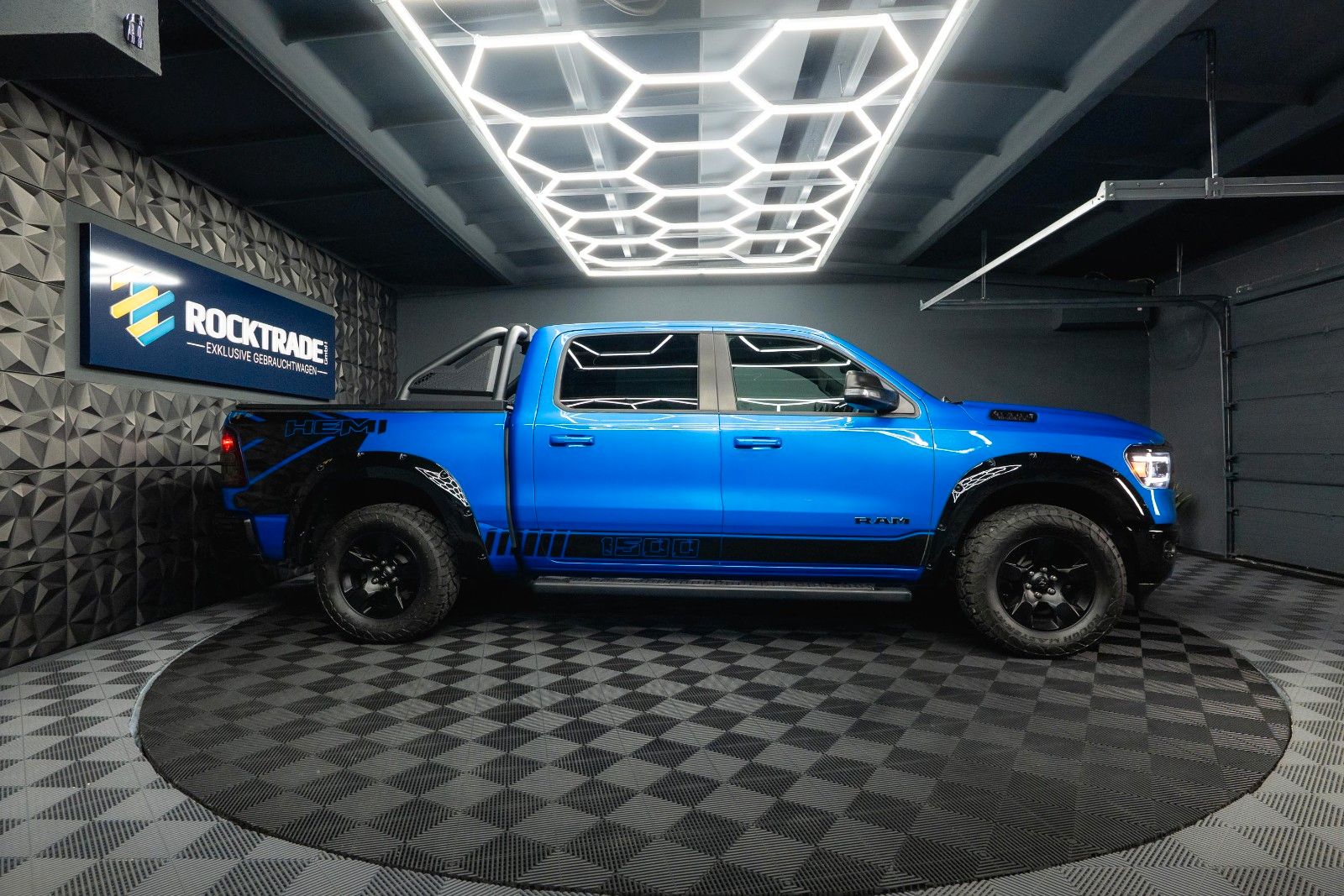 Fahrzeugabbildung Dodge RAM 5.7 V8 HEMI 4x4 OFFROAD Night-Paket *LED*